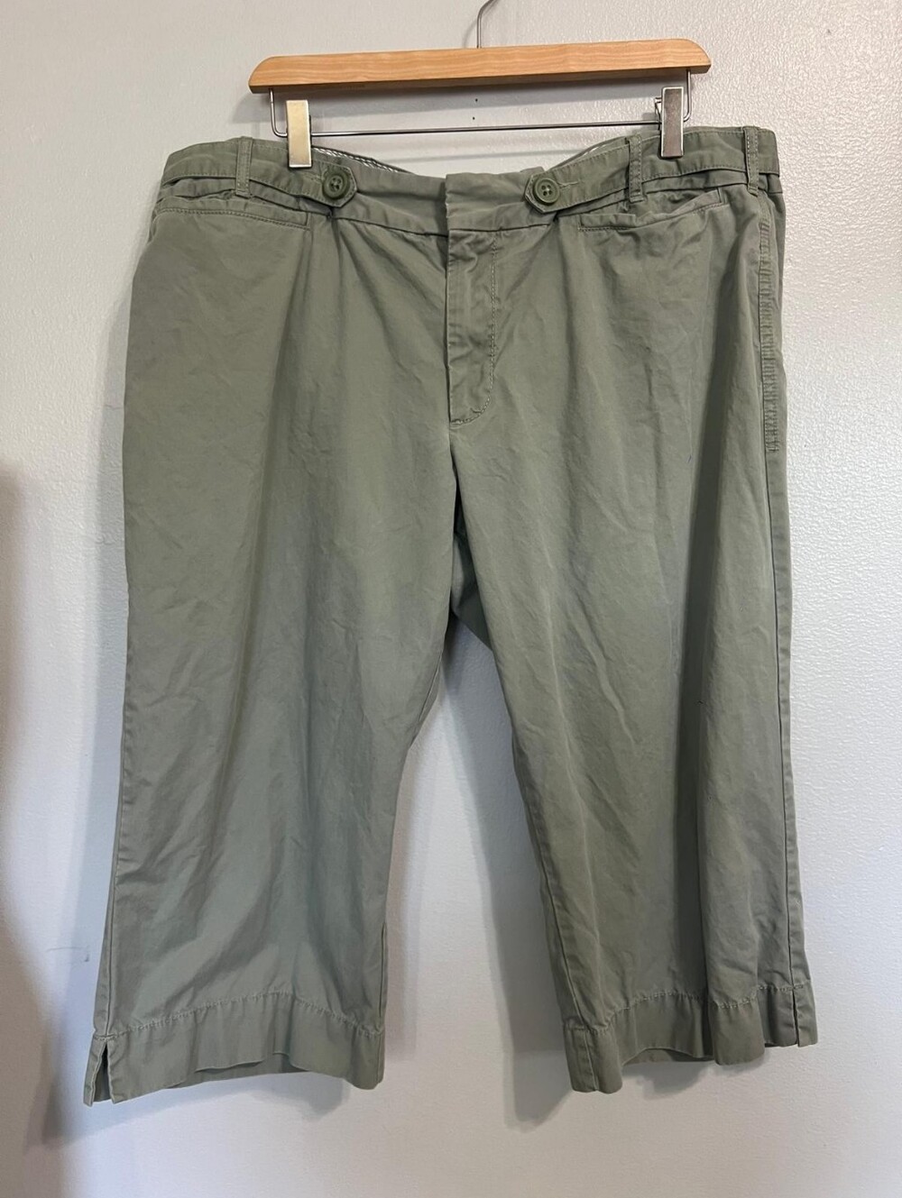 Old Navy Capri Pants Size 18 - Olive Green Curvy / Plus Size Women's